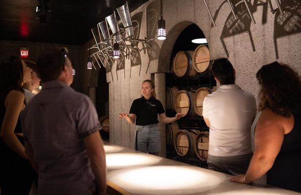 Niagara Wine Tour: Explore 4 Wineries with Tastings Included