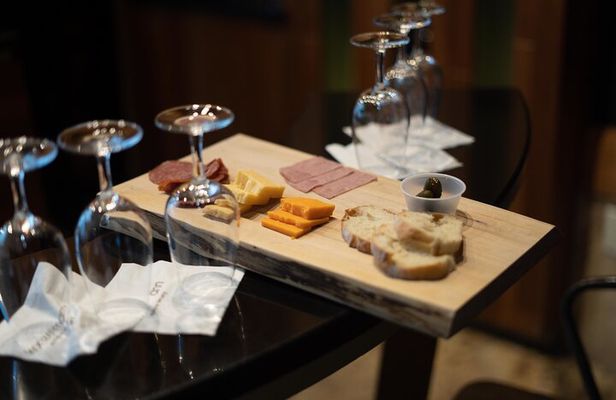 Wine Tour with Lunch in Niagara-on-the-Lake