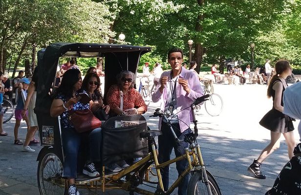Guided Tour inside Central Park with Pedicab