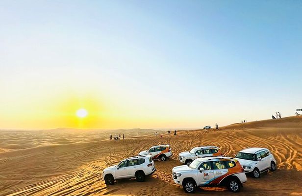 Dubai Desert Safari:BBQ Dinner, Dune Bashing & Live Entertainment