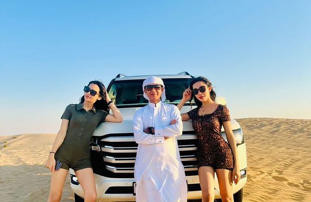 Dubai Desert Safari:BBQ Dinner, Dune Bashing & Live Entertainment