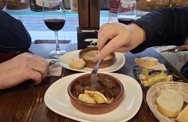 Cadiz Food Tour: Tapas, Drinks and Delights with a Local