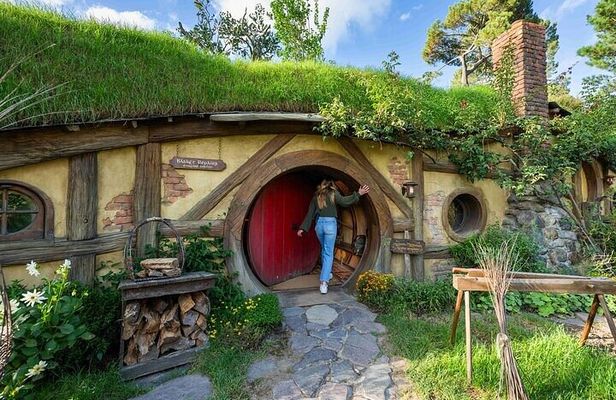 Hobbiton Movie Set & Waitomo Glow Worm Caves Private Tour