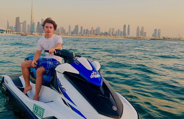 Jet Ski : Admire the Skyline & the Majestic Burj Khalifa