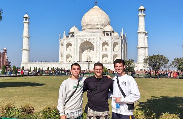 2 Days Taj Mahal and Agra Private Tour From Bangalore