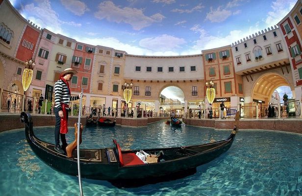 Doha Tour with Gondola Ride at Villaggio Mall