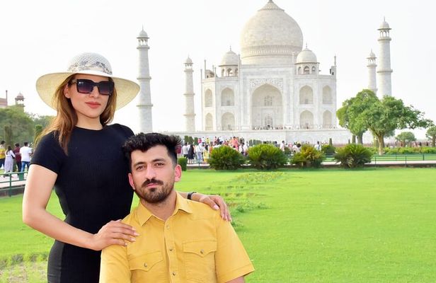 From Delhi: Same Day Taj Mahal, Agra Tour By Car with Option