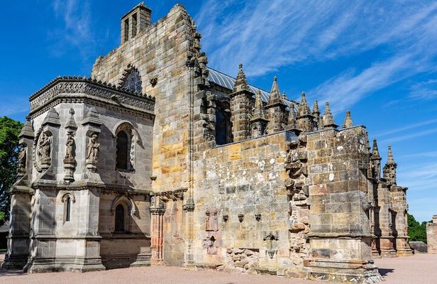 Alnwick Castle and Rosslyn Chapel Day Tour from Edinburgh