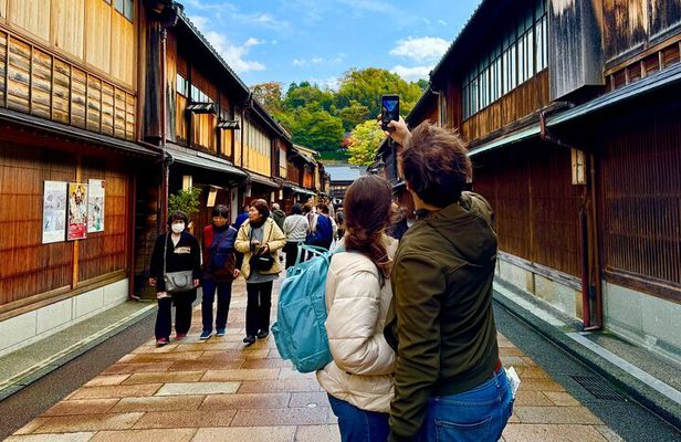 Kanazawa Half Day Private Tour - Castle, Garden, Geisha District
