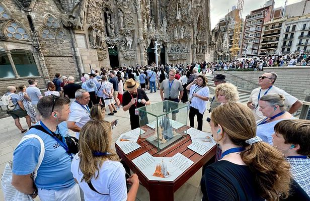 Barcelona Sagrada Familia Small Group Guided Tour