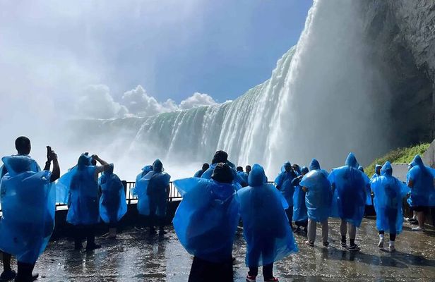 Niagara Falls Day Tour, Boat Cruise and Journey Behind the Falls