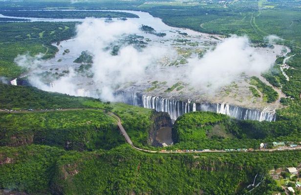 5 Days - Classic Victoria Falls & Chobe National Park Safari Trip