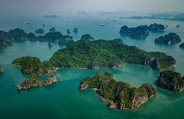 2 Days and 1 Night Cruise Tour in Bai Tu Long Bay