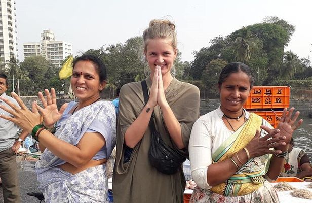 Mumbai By Down: Explore morning City, Market & Temple with Pickup