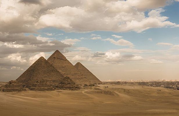 Private Day Tour Giza Pyramids, Sphinx, Saqqara, and Memphis