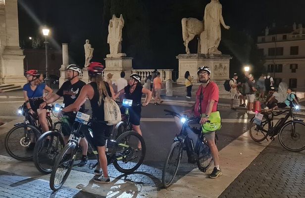 Guided Night Tour by E-bike with Typical Gelato in Rome