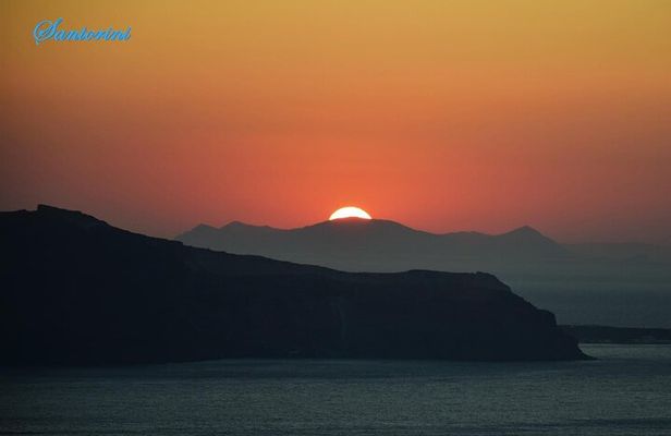 4 Hours Private Sightseeing Tour in Santorini