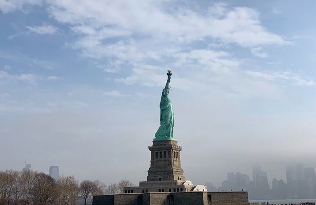 Family Friendly Statue of Liberty and Ellis Island Private Tour