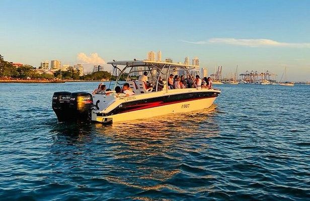 Cartagena Bay tour with open bar included.