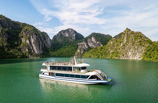 Hanoi : Halong Bay New 5 Star Cruise with Buffet Lunch and Party