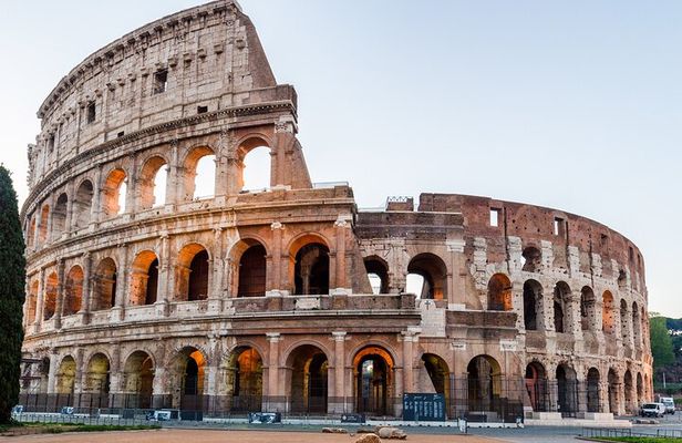 Small Group Colosseum Tour with Forum & Palatine Hill