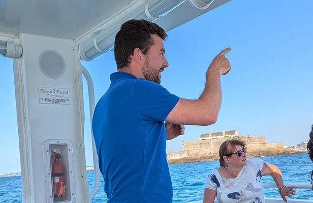 Saint-Malo: 1h30 guided boat trip 