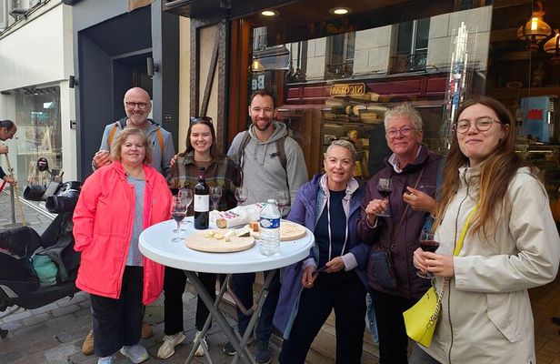 Paris : Private electric bike tour with wine and cheese tasting