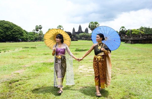 Khmer Traditional Custom Dressing Tour at Angkor Wat