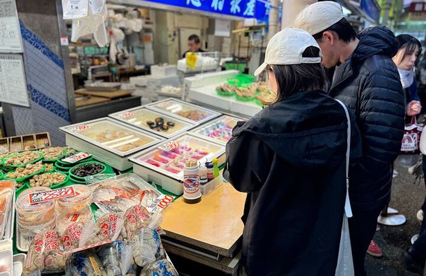 Kanazawa: 2-Hour Private Tour of Omicho Market with Tastings