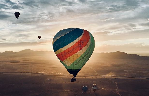 Luxury hot air balloon & royal berber breakfast 