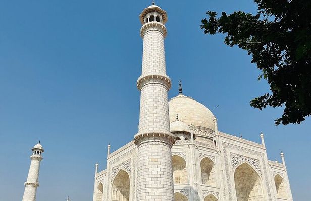 Agra: Taj Mahal with Mausoleum Skip the Line tickets & guide