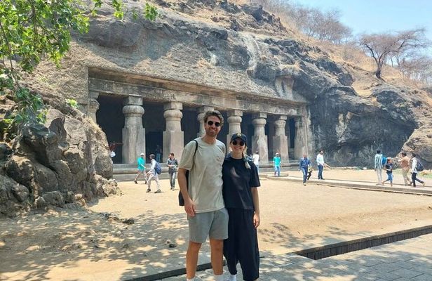 Daily Shared Elephanta Caves Group Tour with Chai and Snacks