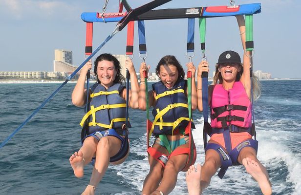 Parasailing along Fort Lauderdale Beach