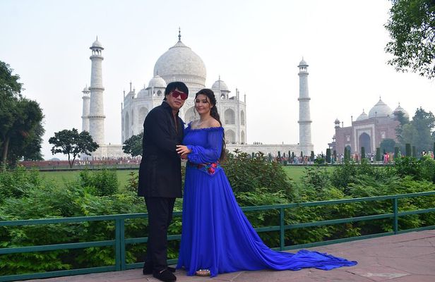 Overnight Taj Mahal & Agra Tour by Superfast Train from Delhi