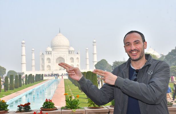 2-Day Overnight Taj Mahal & Fatehpur Sikri Tour from Delhi by Car
