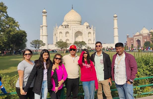 Agra: Taj Mahal Private Tour with Entry Tickets and Guide