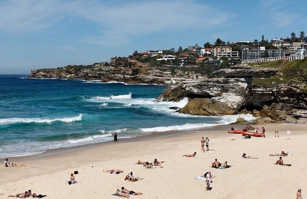 From Sydney: Full Day Tour of Golden Beaches and Ocean Vistas