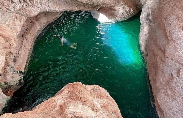 Private Full Day Tour to Wadi Shab Fins Beach & Bimmah Sinkhole