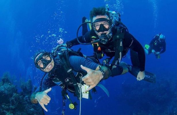 Learn to Scuba Dive in Grand Cayman