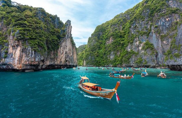 Phi Phi Island Day Trip by Premium Catamaran