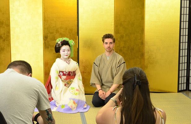 MEET MAIKO: Meet-&-Greet, Maiko Show & Experience in Kyoto
