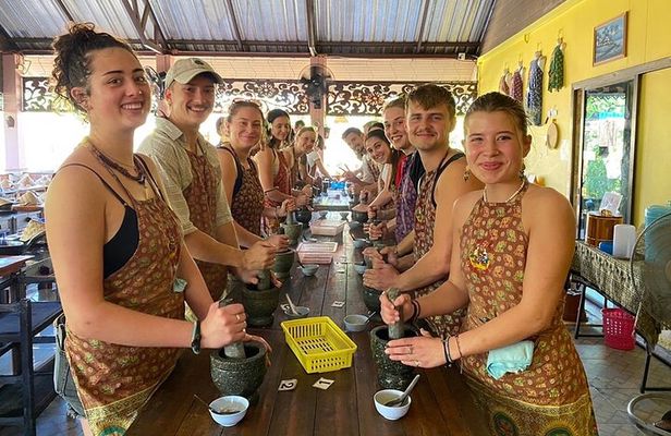 Chiang Mai Thai Cooking Market Tour with Lakeside Pavilions 