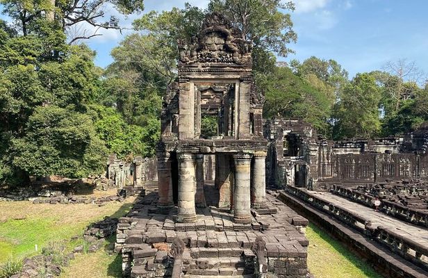 Preah Khan, Neak Pean and Pre Rup Temple Tour