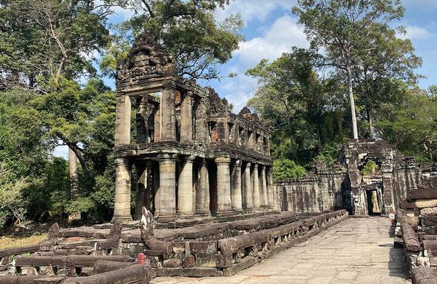 Preah Khan, Neak Pean and Pre Rup Temple Tour
