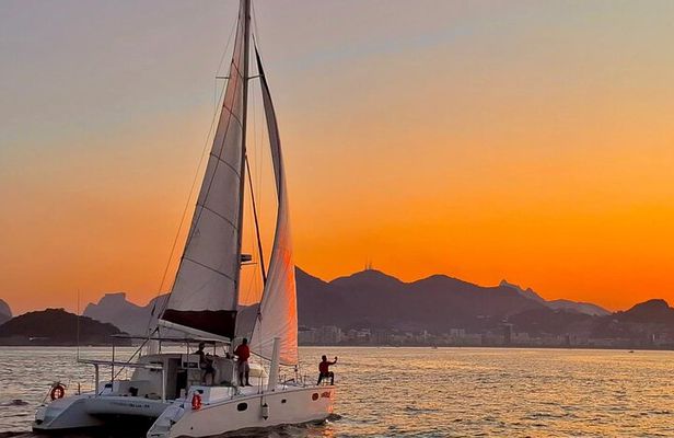 Private Tour with Churrasco in Vela Catamaran - Velas do Rio