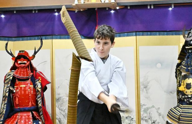 Trial slashing in Bushido with Samurai Sword real sharpnes