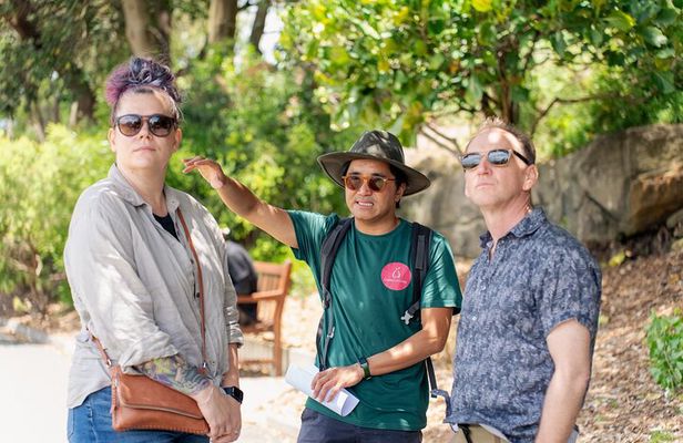 Native Australian Food & Wine Forage Tour: Sydney Botanic Gardens