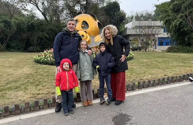 Private All-Inclusive Half-Day Tour to Chengdu Panda Base
