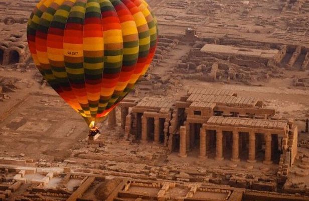 Hurghada: Small-Group Luxor Highlights & Hot Air Balloon Day Tour
