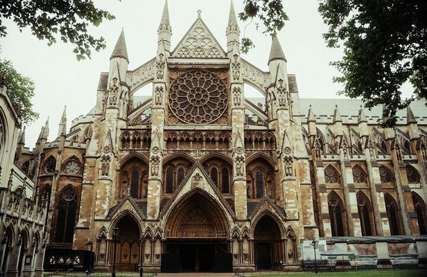 Royal London: Buckingham Palace & Westminster Guided Walking Tour